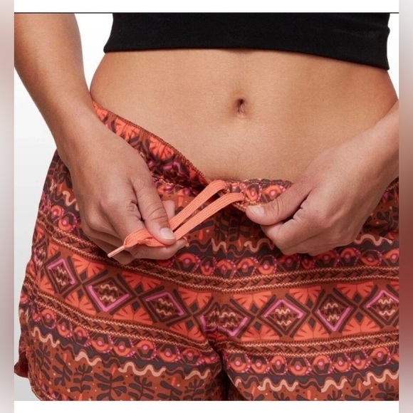 Patagonia Women’s Barely Baggies Shorts Aztec Print , size M - Picture 9 of 10